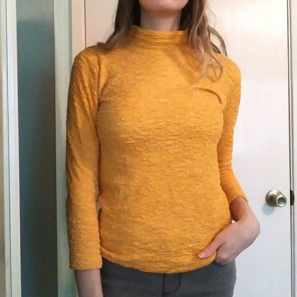 Vintage Yellow Popcorn Textured 3/4 Sleeve Turtleneck Shirt